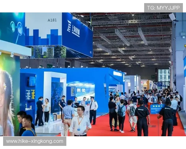 阿迪达斯携手全球足球巨星共筑梦想引领球场新风潮